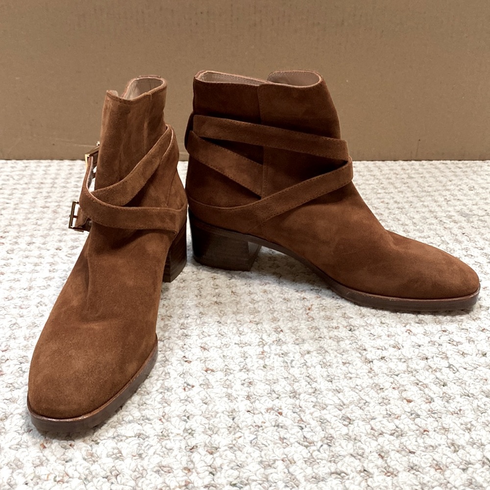 Beautiful NWOB Stuart Weitzman Suede Booties Sz 36 / 6 US